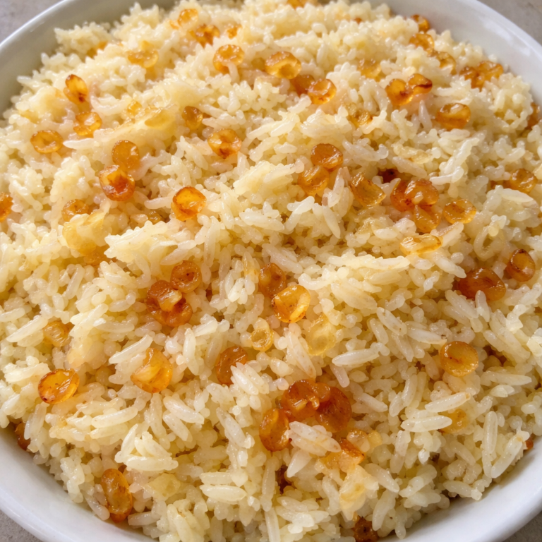 Riz au beurre et oignons dorés featured photo